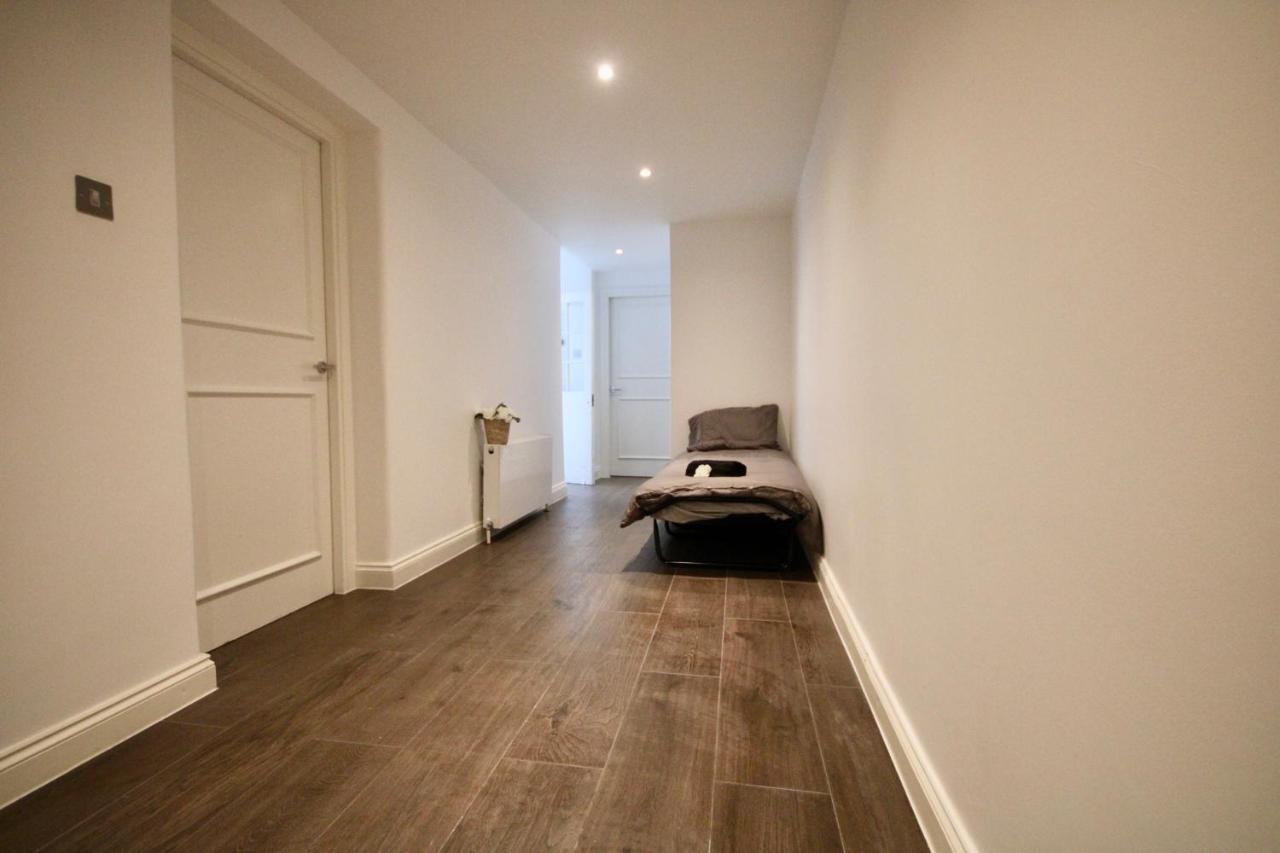 Superb Flat Near Victoria Station Apartment Лондон Екстериор снимка